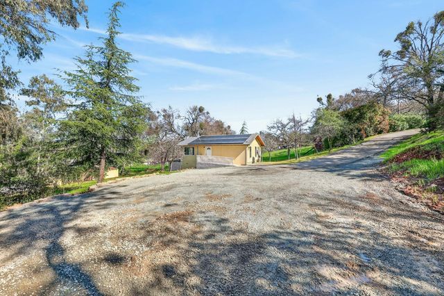 2932 Hoffman Dr, Valley Springs, CA 95252