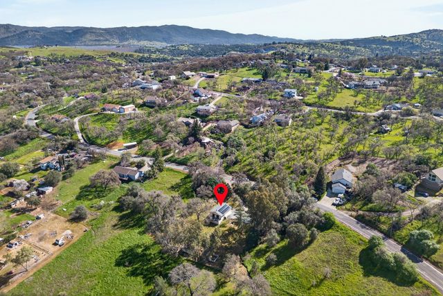 2932 Hoffman Dr, Valley Springs, CA 95252