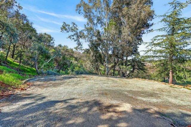 2932 Hoffman Dr, Valley Springs, CA 95252