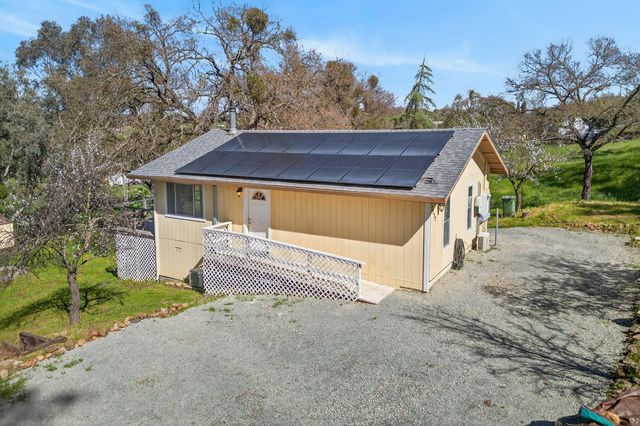 2932 Hoffman Dr, Valley Springs, CA 95252