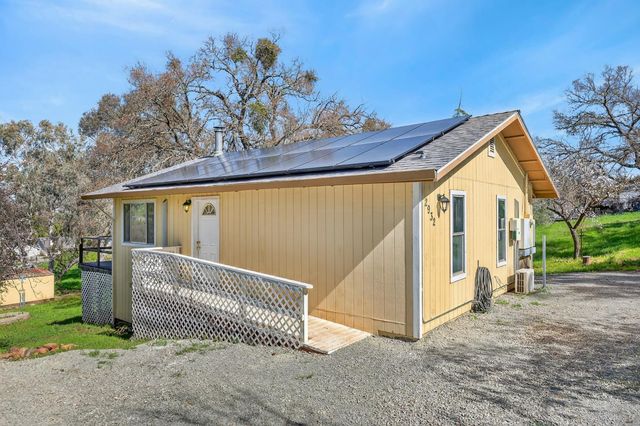 2932 Hoffman Dr, Valley Springs, CA 95252