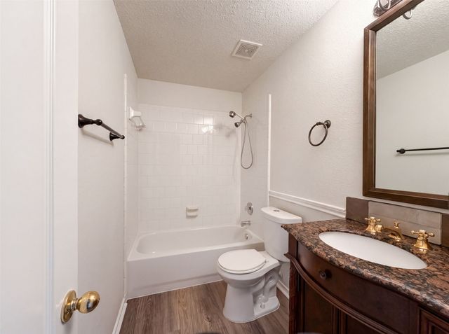 7001 Edmundson Drive, Arlington, TX 76002