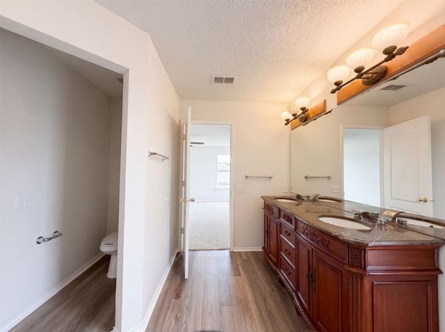 7001 Edmundson Drive, Arlington, TX 76002