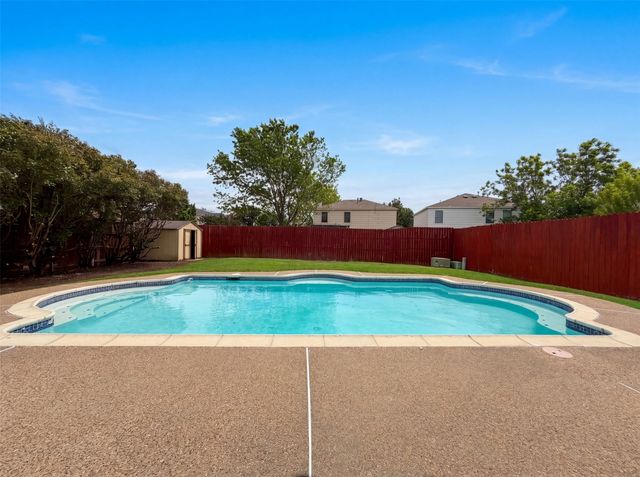 7001 Edmundson Drive, Arlington, TX 76002