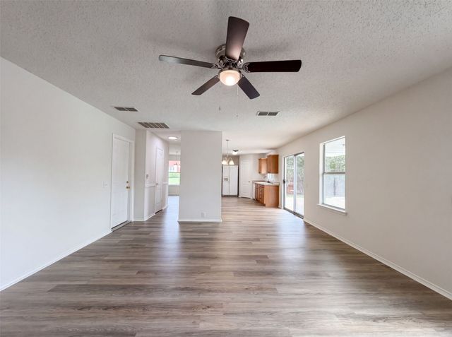 7001 Edmundson Drive, Arlington, TX 76002