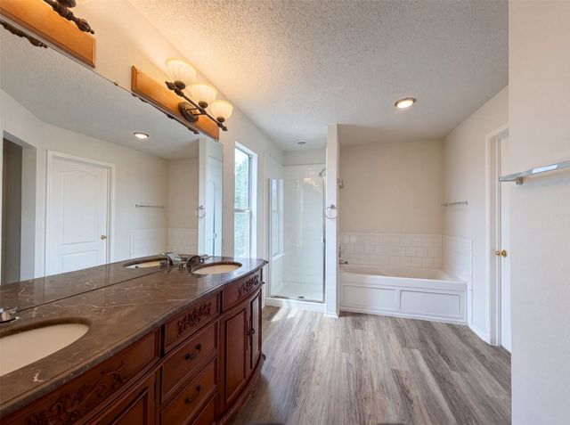 7001 Edmundson Drive, Arlington, TX 76002