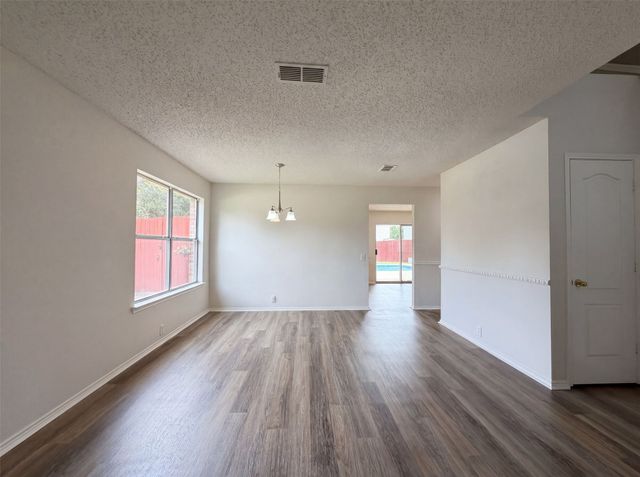 7001 Edmundson Drive, Arlington, TX 76002