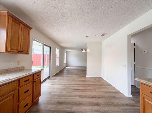 7001 Edmundson Drive, Arlington, TX 76002