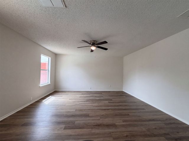 7001 Edmundson Drive, Arlington, TX 76002