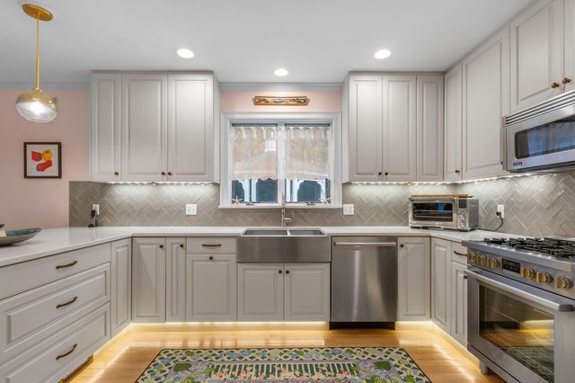 13 Hayfield Road, East Dennis, MA 02641