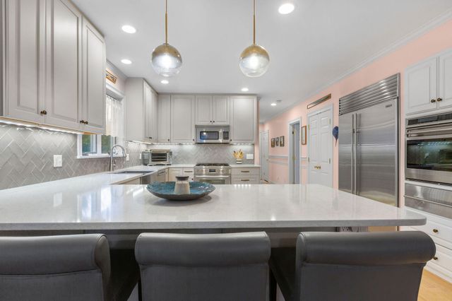 13 Hayfield Road, East Dennis, MA 02641