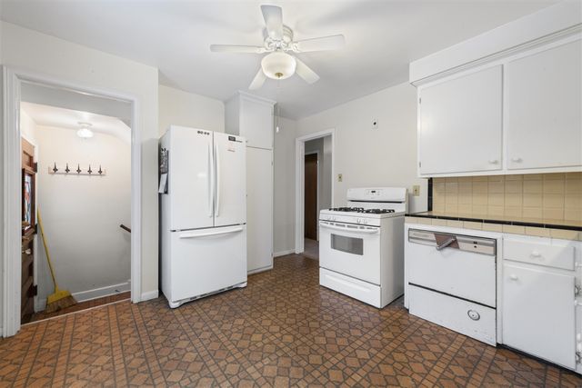 1158 Hawthorne Road, Grosse Pointe Woods, MI 48236