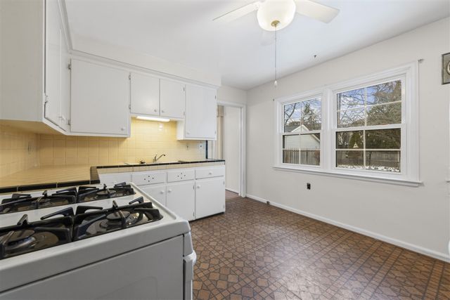 1158 Hawthorne Road, Grosse Pointe Woods, MI 48236