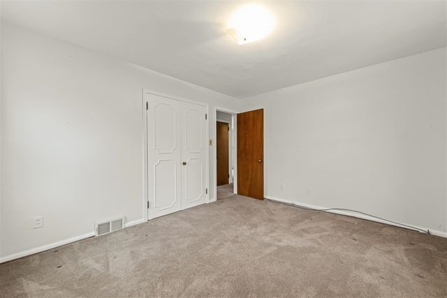 1158 Hawthorne Road, Grosse Pointe Woods, MI 48236