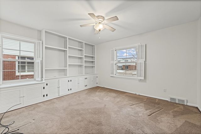 1158 Hawthorne Road, Grosse Pointe Woods, MI 48236