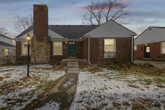 1158 Hawthorne Road, Grosse Pointe Woods, MI 48236