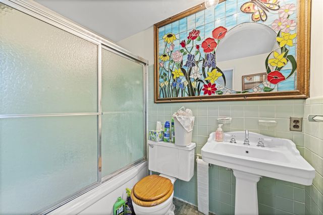 1158 Hawthorne Road, Grosse Pointe Woods, MI 48236