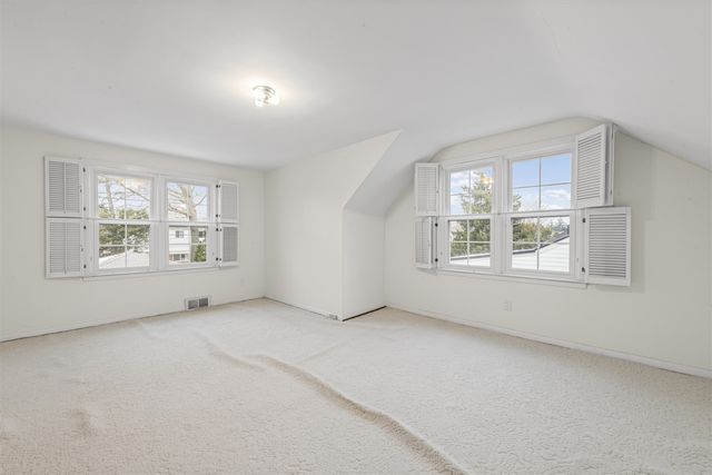 1158 Hawthorne Road, Grosse Pointe Woods, MI 48236