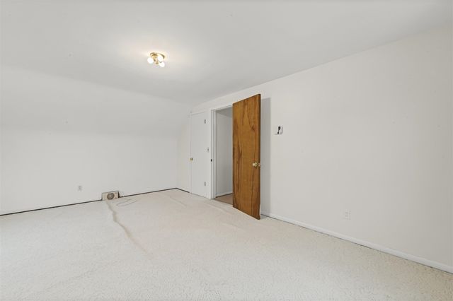 1158 Hawthorne Road, Grosse Pointe Woods, MI 48236