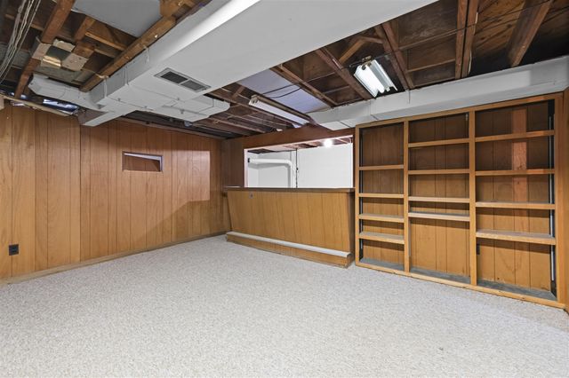 1158 Hawthorne Road, Grosse Pointe Woods, MI 48236