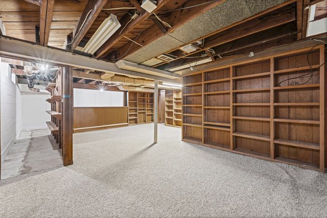 1158 Hawthorne Road, Grosse Pointe Woods, MI 48236