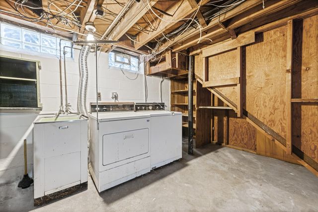 1158 Hawthorne Road, Grosse Pointe Woods, MI 48236