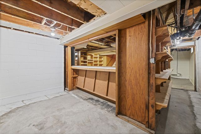 1158 Hawthorne Road, Grosse Pointe Woods, MI 48236