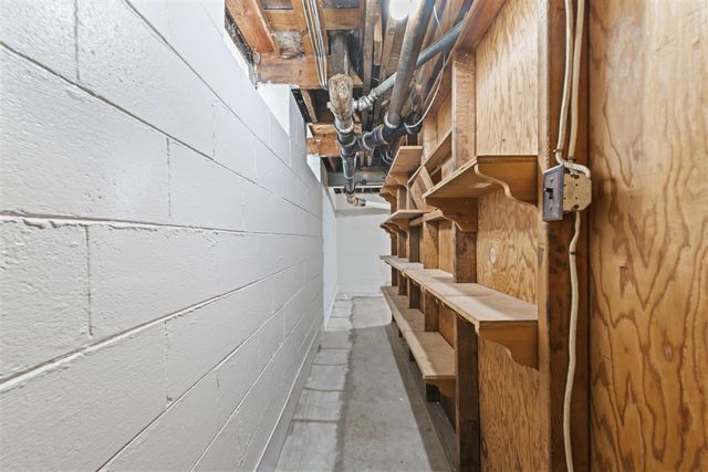 1158 Hawthorne Road, Grosse Pointe Woods, MI 48236