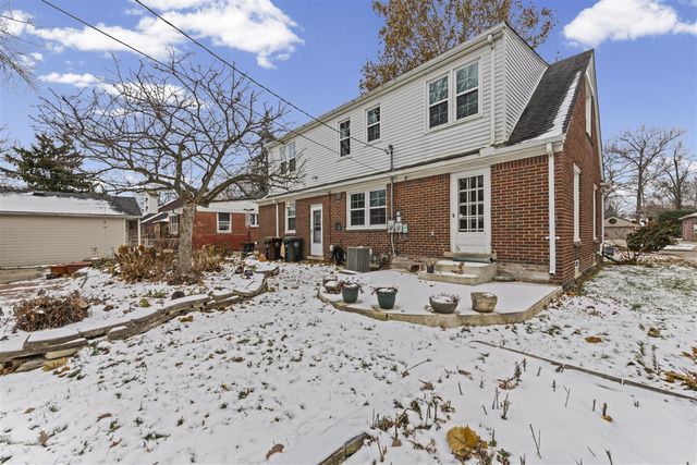 1158 Hawthorne Road, Grosse Pointe Woods, MI 48236