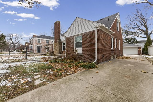 1158 Hawthorne Road, Grosse Pointe Woods, MI 48236