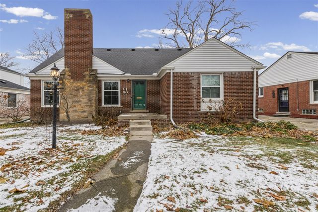 1158 Hawthorne Road, Grosse Pointe Woods, MI 48236