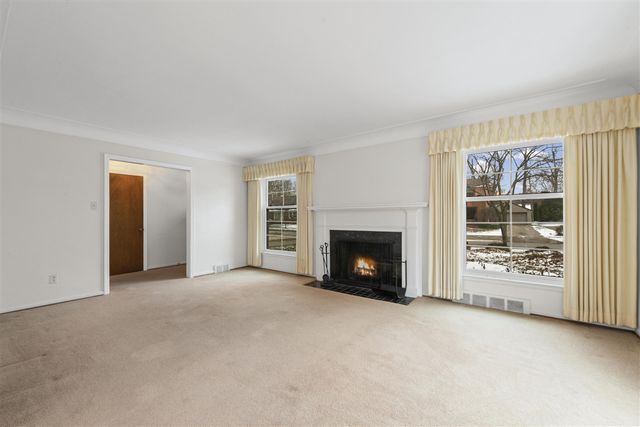 1158 Hawthorne Road, Grosse Pointe Woods, MI 48236