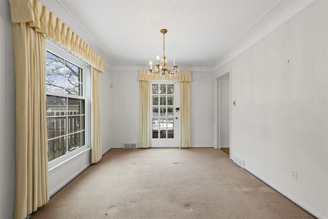 1158 Hawthorne Road, Grosse Pointe Woods, MI 48236