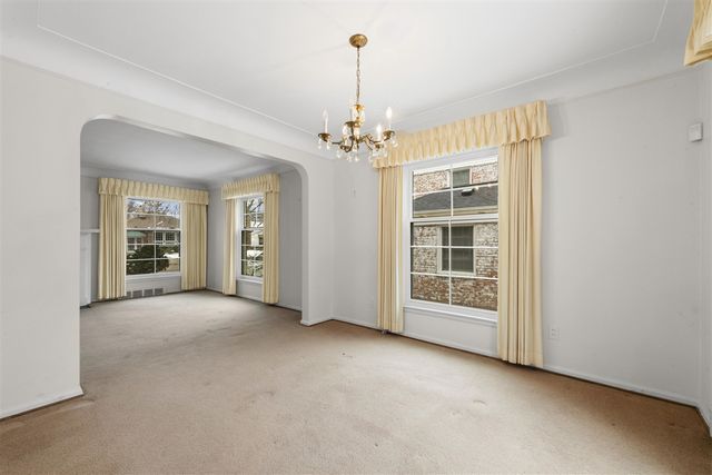 1158 Hawthorne Road, Grosse Pointe Woods, MI 48236