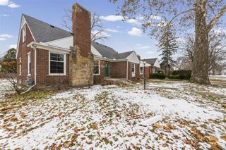 1158 Hawthorne Road, Grosse Pointe Woods, MI 48236