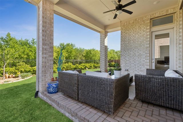 808 Bluestem Drive, Aubrey, TX 76227