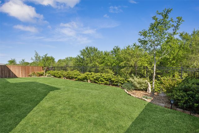 808 Bluestem Drive, Aubrey, TX 76227