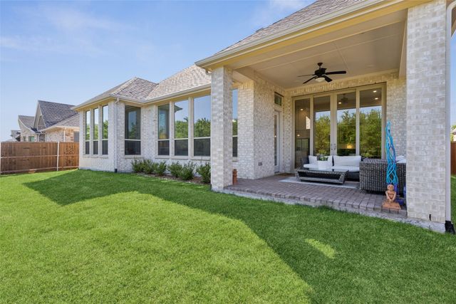 808 Bluestem Drive, Aubrey, TX 76227