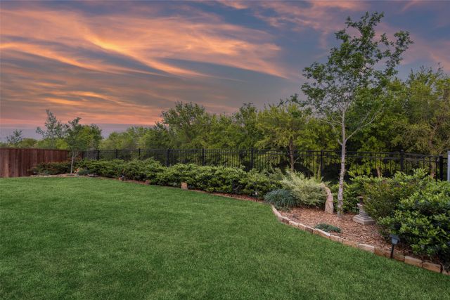 808 Bluestem Drive, Aubrey, TX 76227