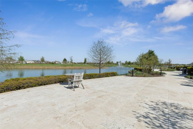 808 Bluestem Drive, Aubrey, TX 76227