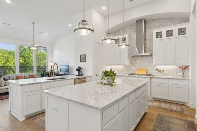 808 Bluestem Drive, Aubrey, TX 76227