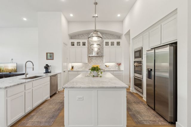 808 Bluestem Drive, Aubrey, TX 76227