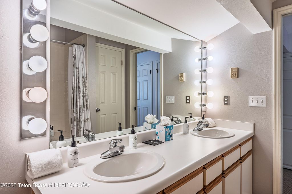 3946 S LAKE CREEK Drive A6, Wilson, WY 83014 photo 22