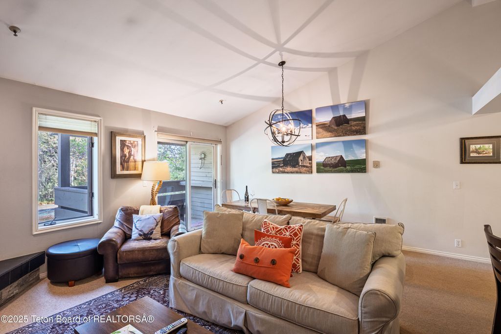 3946 S LAKE CREEK Drive A6, Wilson, WY 83014 photo 3