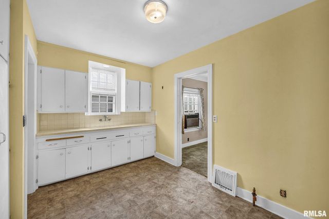 706 N ASHLAND Avenue, West Peoria, IL 61604