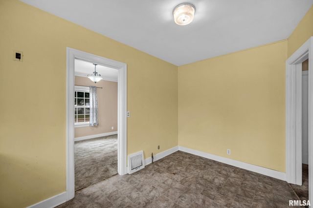 706 N ASHLAND Avenue, West Peoria, IL 61604