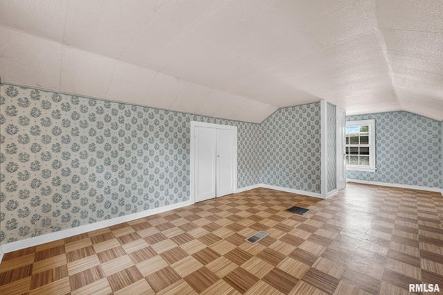 706 N ASHLAND Avenue, West Peoria, IL 61604
