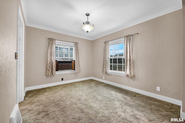 706 N ASHLAND Avenue, West Peoria, IL 61604