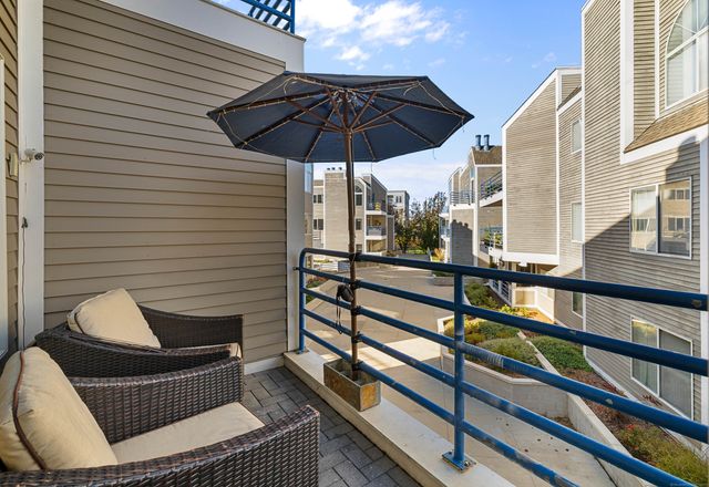117 Harbour Close 117, New Haven, CT 06519