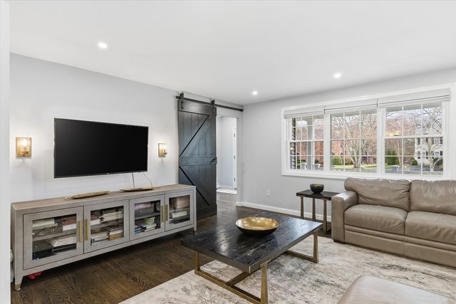 39 Peartree Dr, Westwood, MA 02090